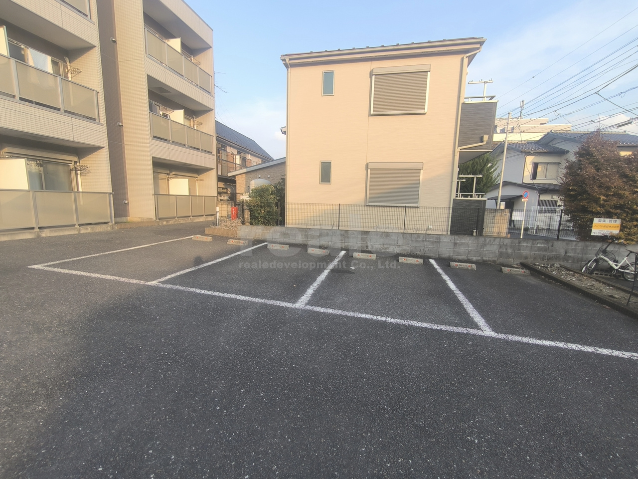 三鷹市新川６丁目の賃貸マンションの駐車場