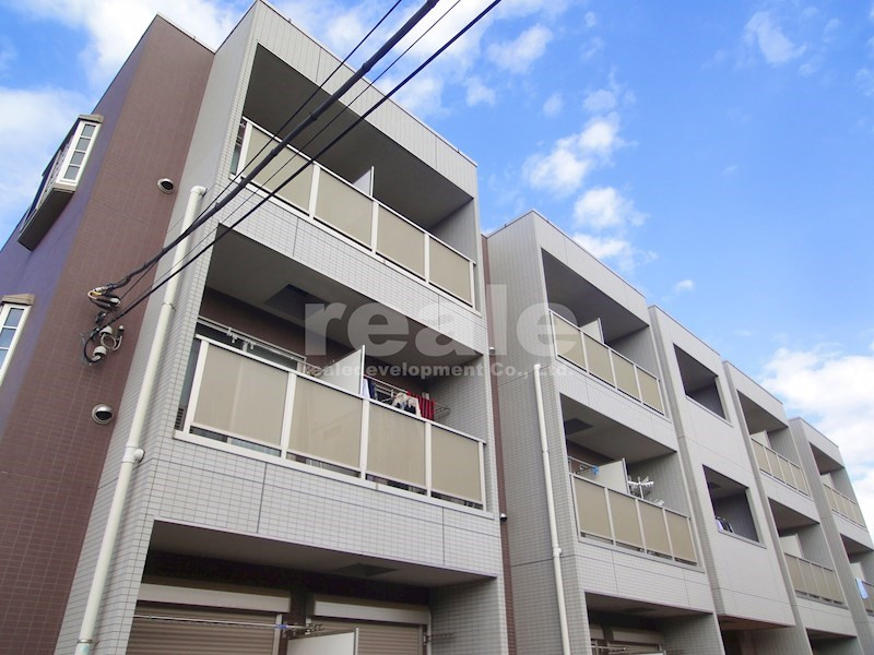 三鷹市新川６丁目の賃貸マンションの外観