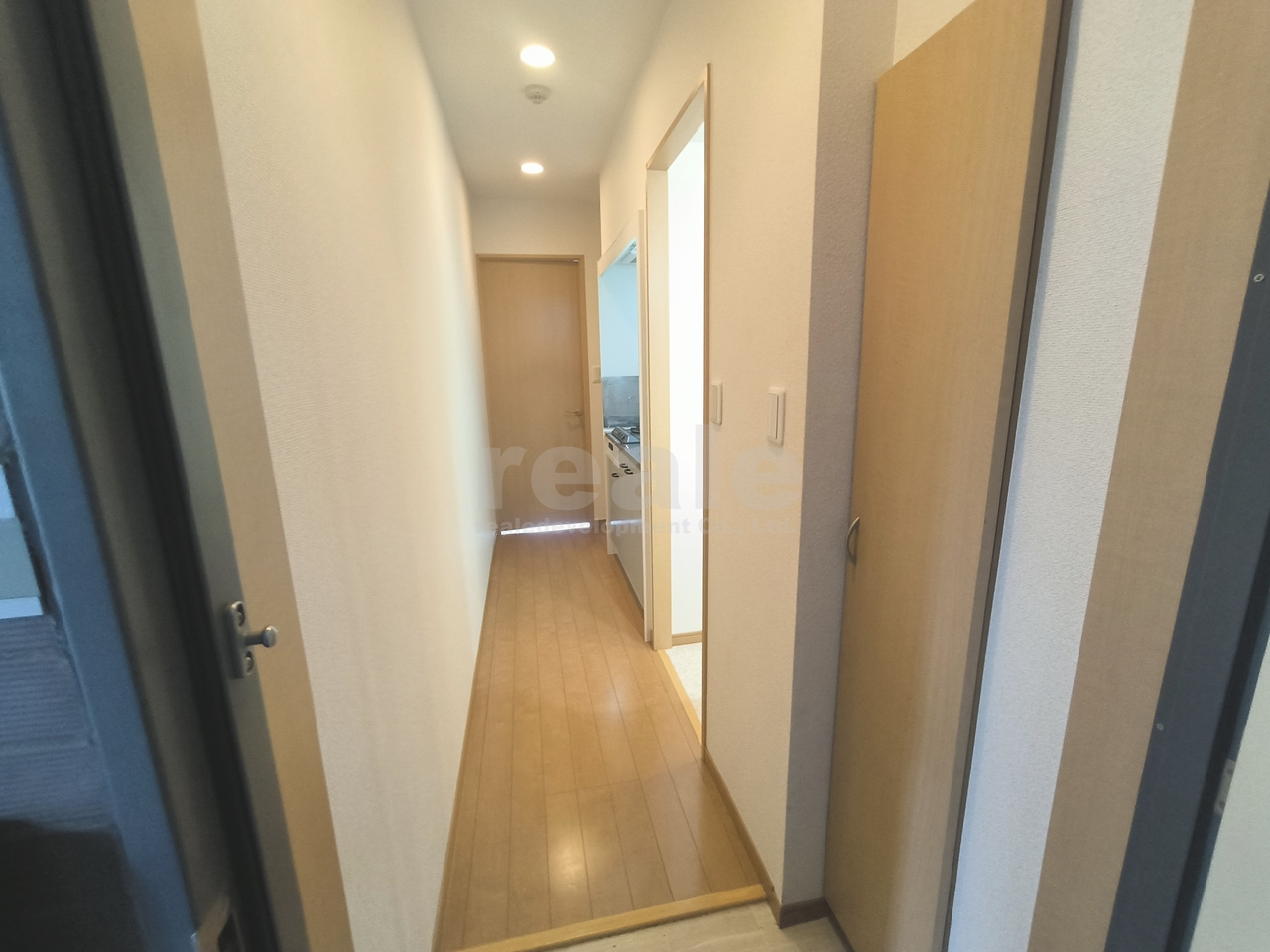 三鷹市新川６丁目の賃貸マンションの玄関
