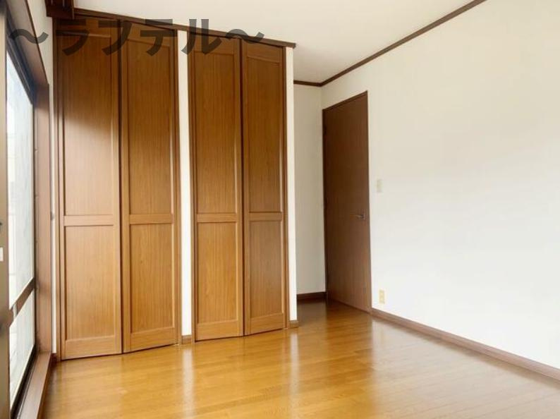 ⼊間市東藤沢⼾建ての洋室