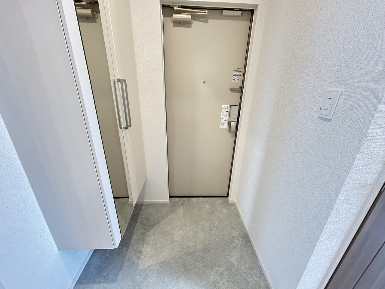 プラシードの玄関|別号室参考写真です。