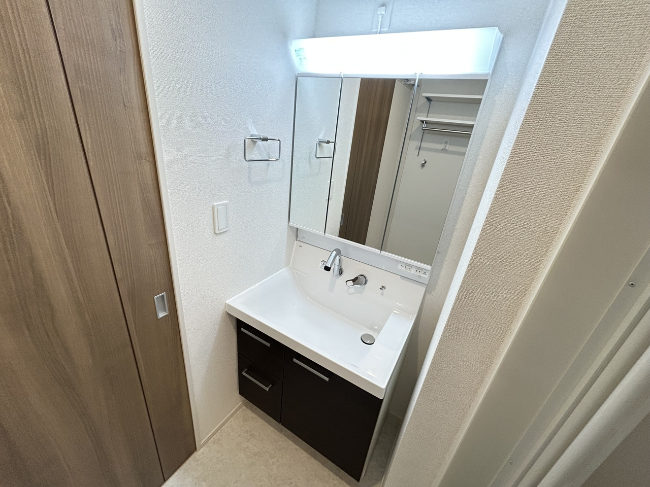 プラシードの独立洗面台|別号室参考写真です。