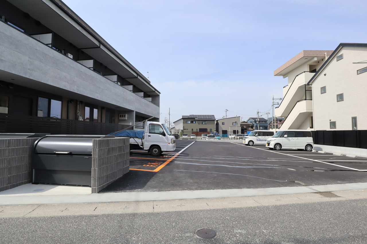 オリーブミネット郡山九条の駐車場