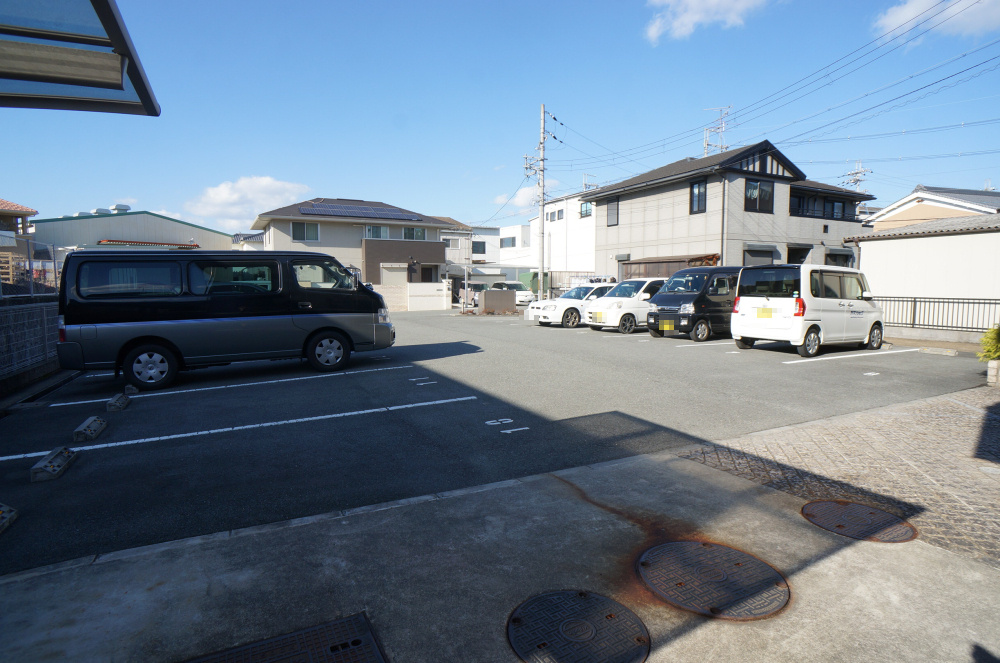 アンダンテの駐車場