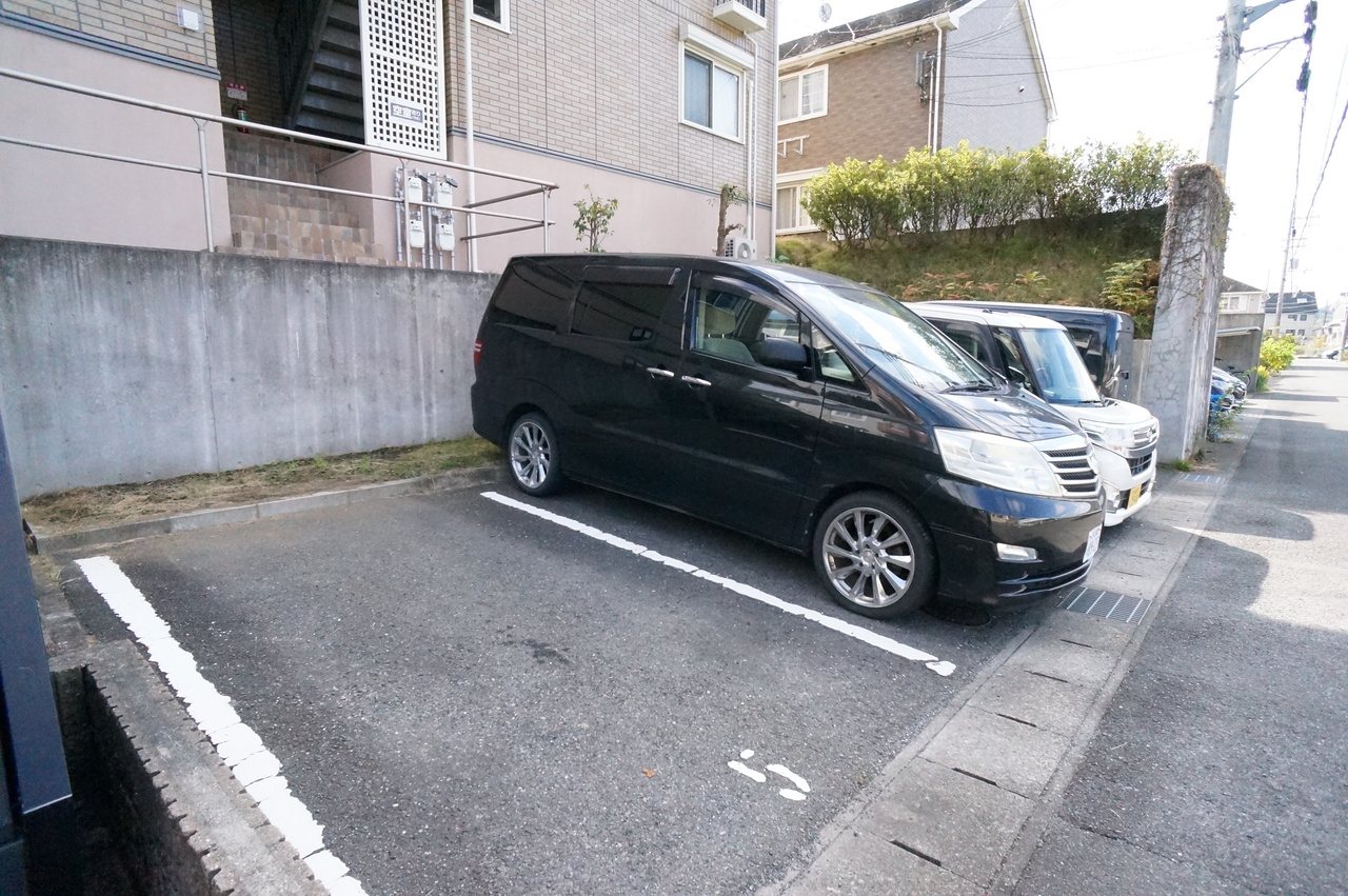 エバーグリーンの駐車場