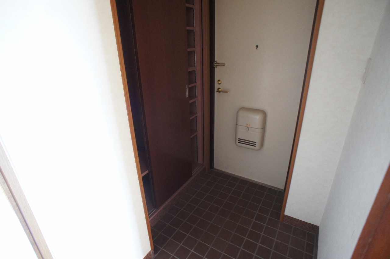 天理市田井庄町の賃貸マンションの玄関