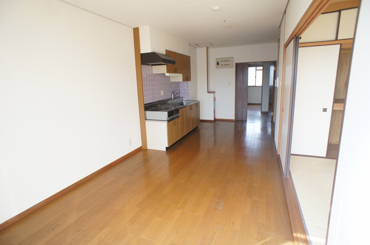 天理市田井庄町の賃貸マンションの居間・リビング