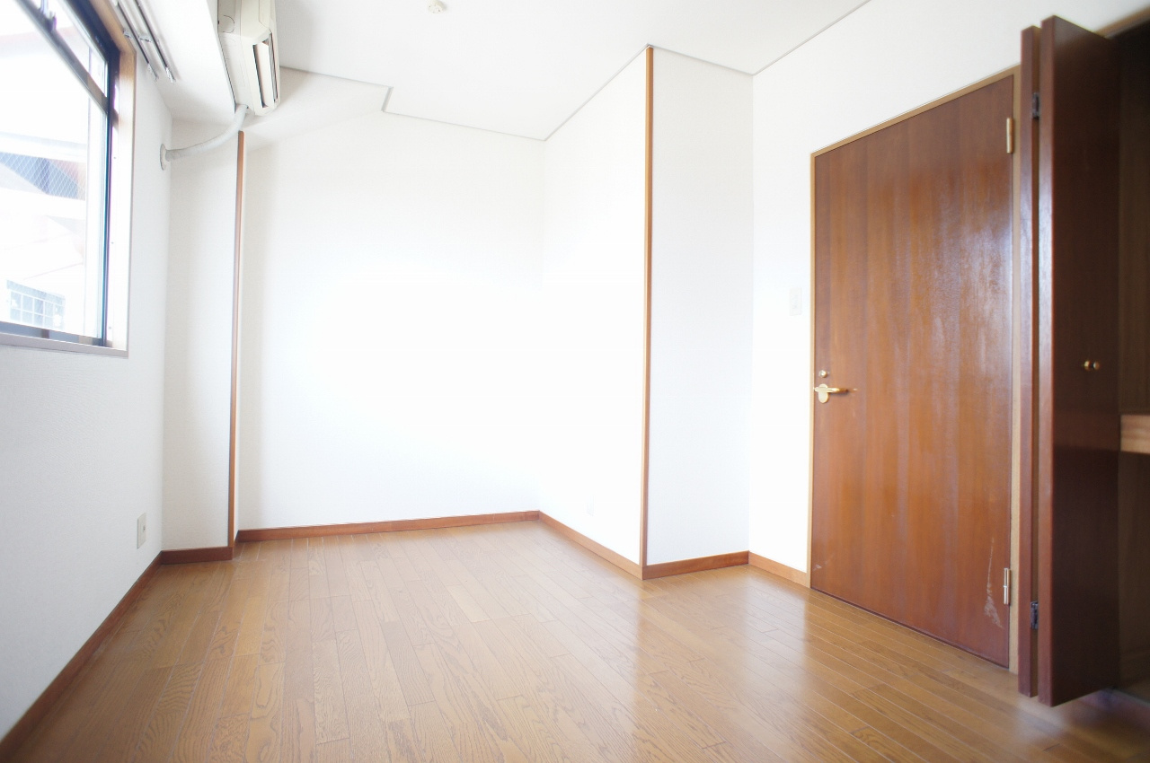 天理市田井庄町の賃貸マンションの洋室