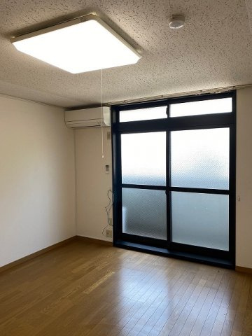 レオパレス関屋の居間・リビング