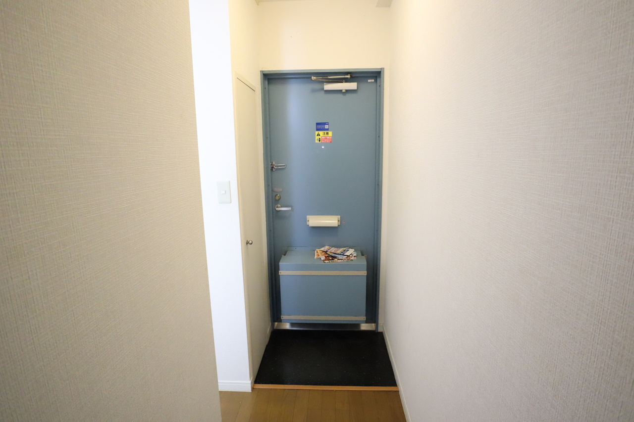 レオパレス上中の玄関