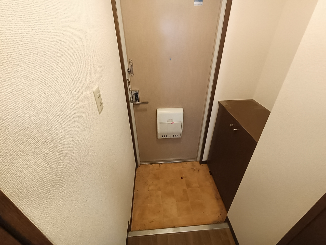 相楽郡精華町光台６丁目のアパートの玄関