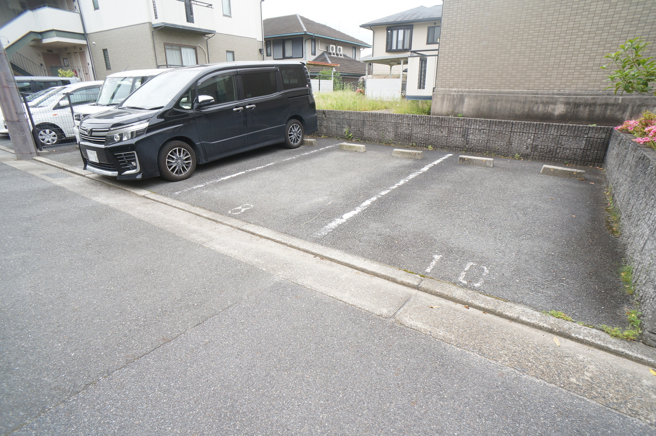 相楽郡精華町光台６丁目のアパートの駐車場