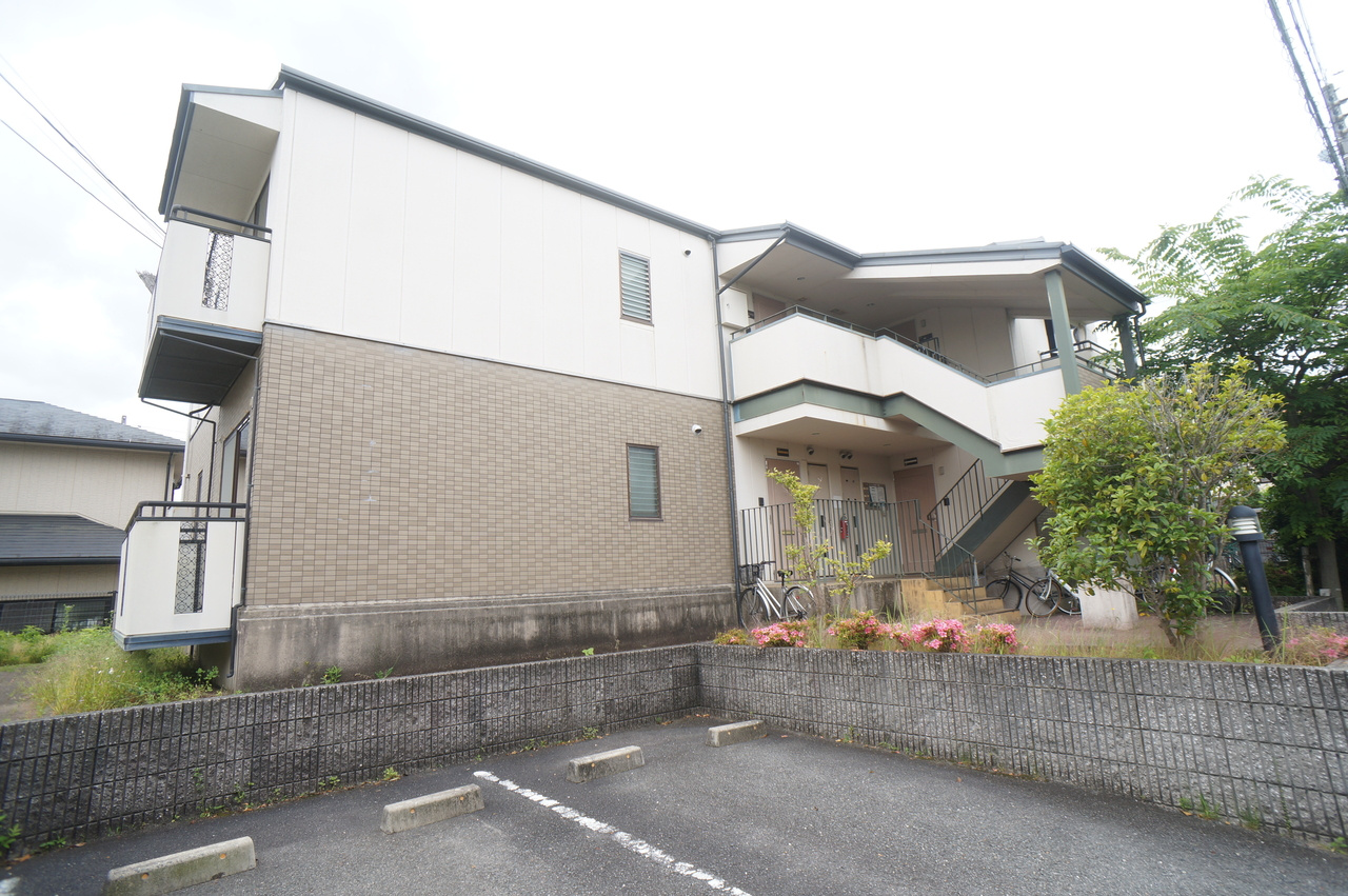 相楽郡精華町光台６丁目のアパートの外観