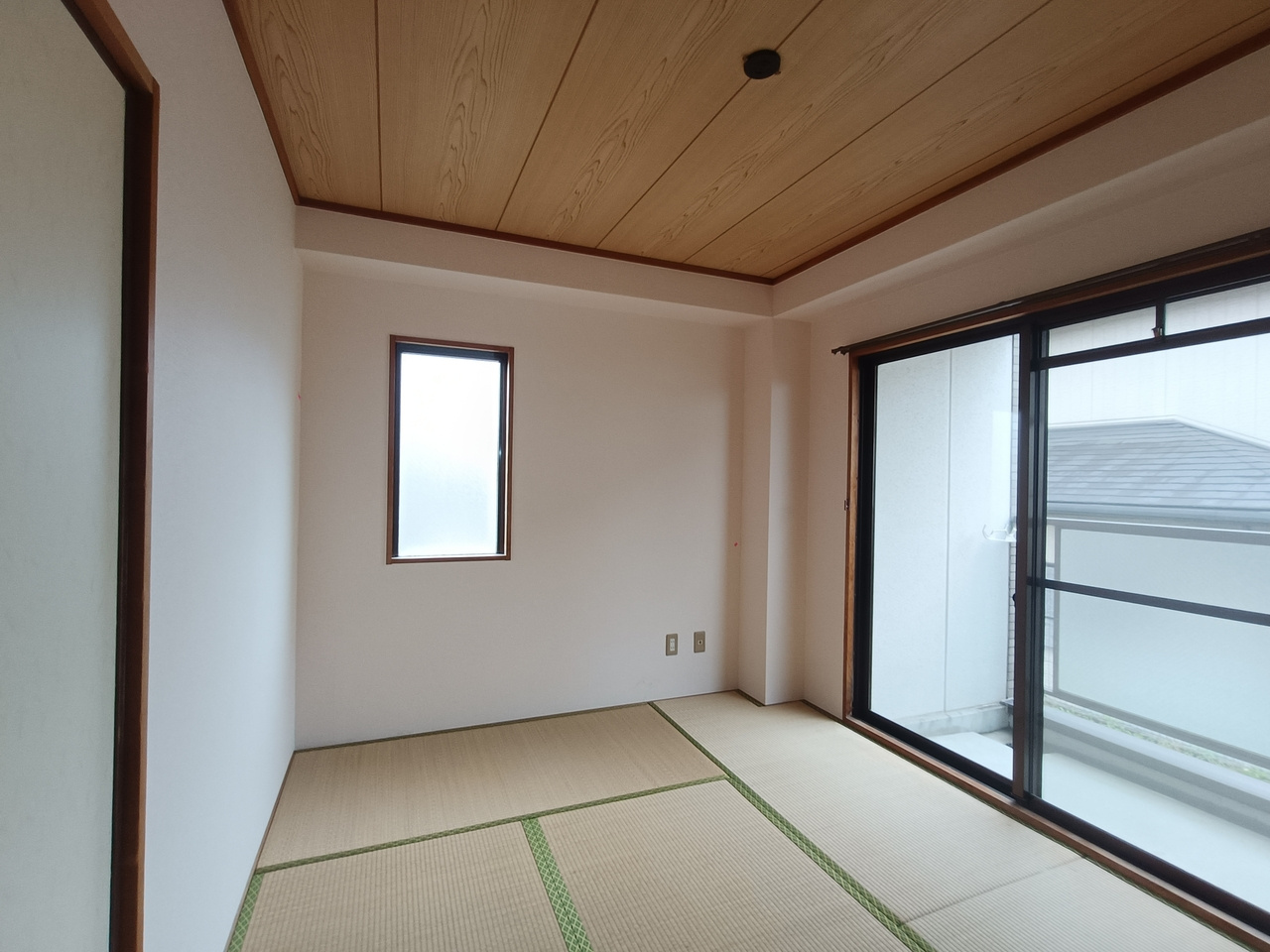 相楽郡精華町光台６丁目のアパートの和室