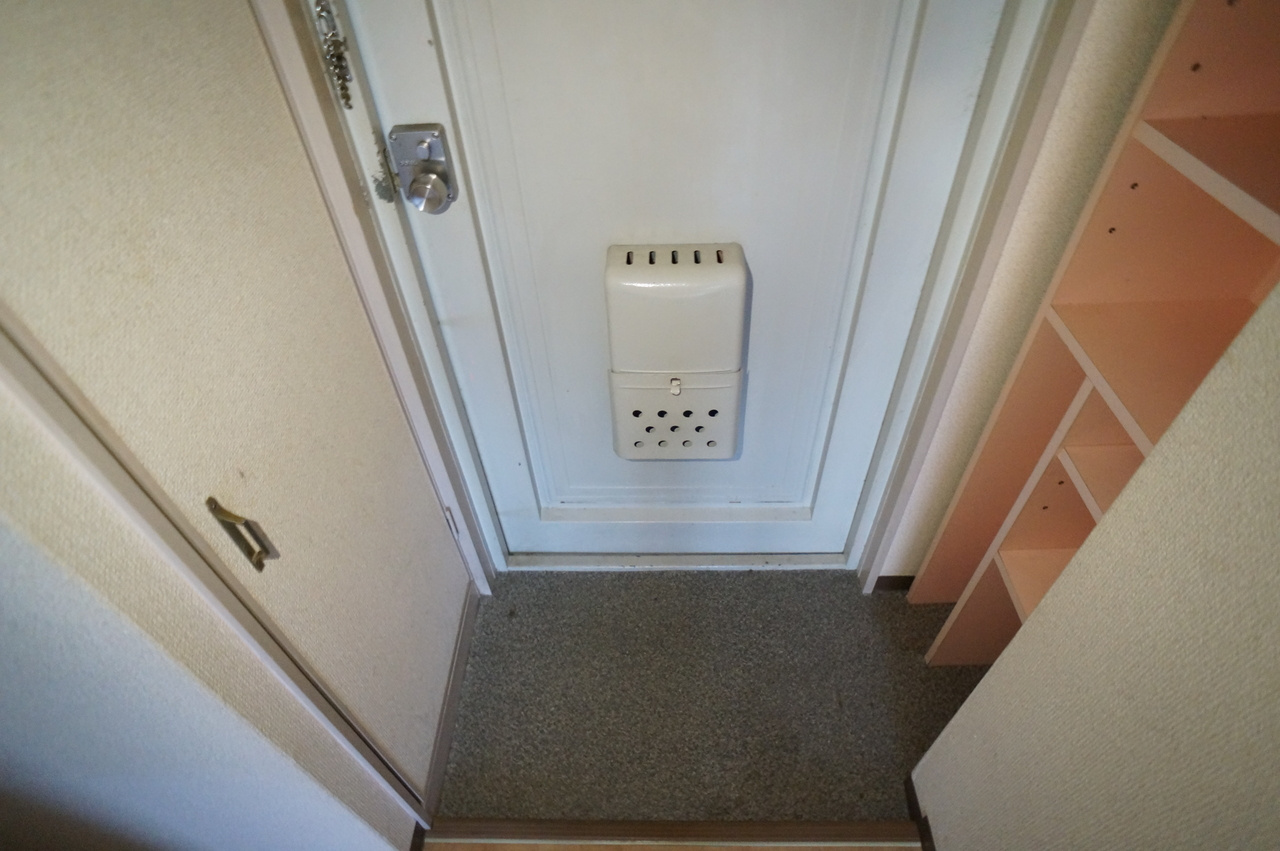 プチハイツ奈良の玄関