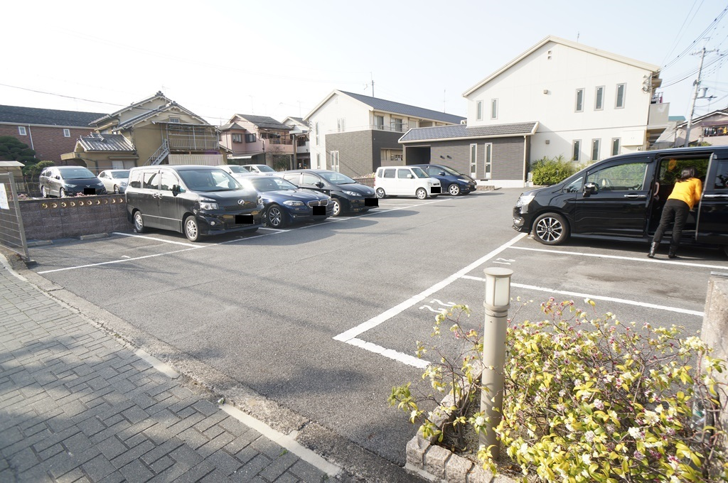 シャーメゾン・グランエストの駐車場