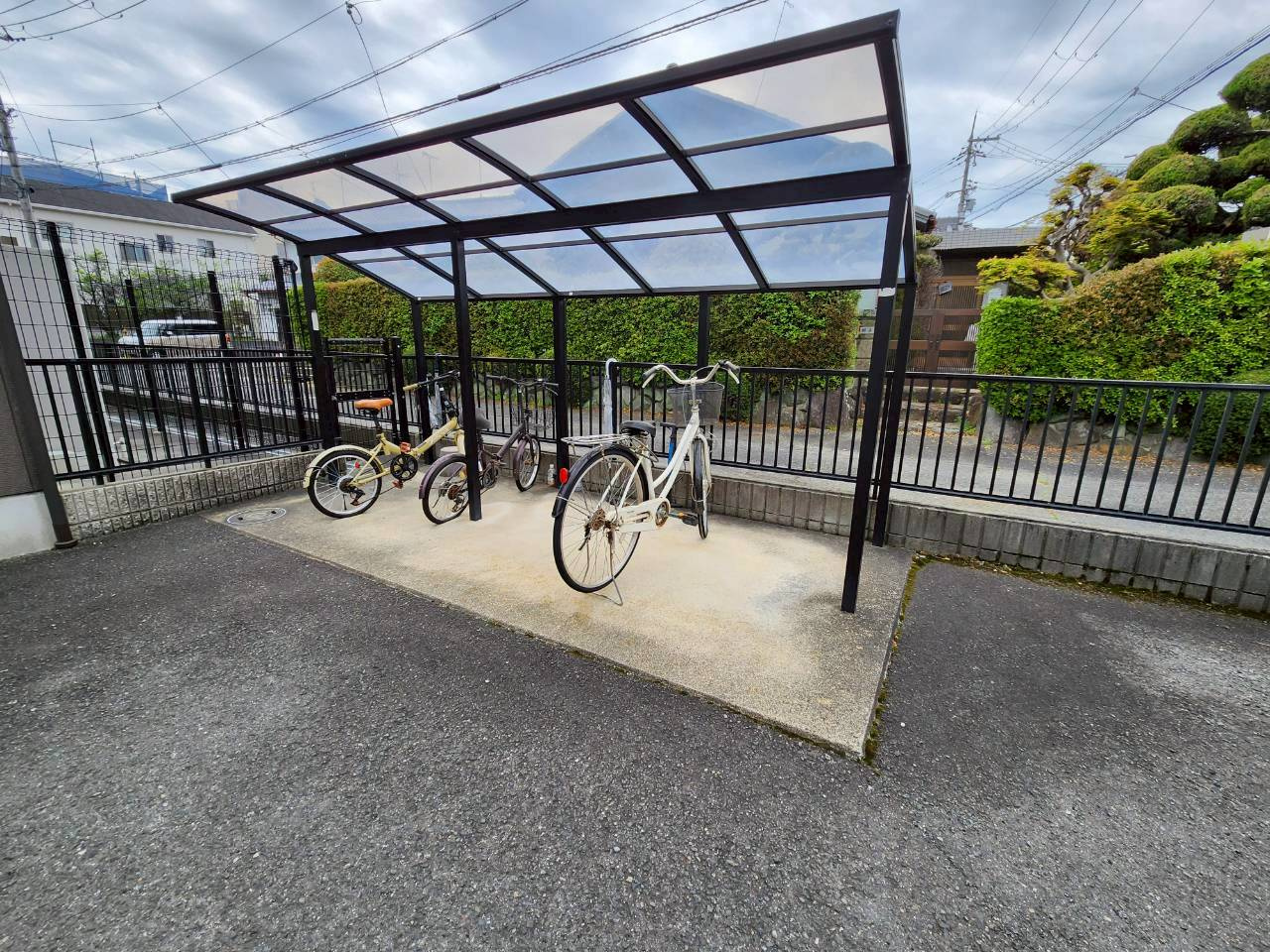 サンヒルズＳＫＭの駐車場