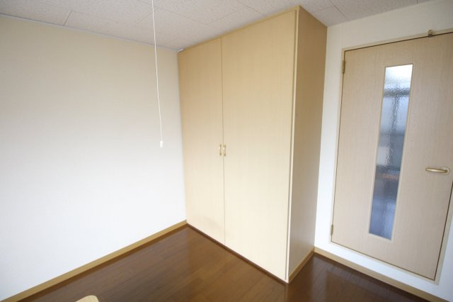 レオパレス冨田の洋室