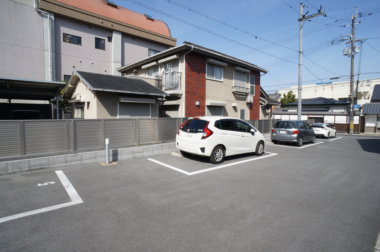 ＢＬＡＮＣ　ＨＩＬＬＳ（ブランヒルズ）の駐車場