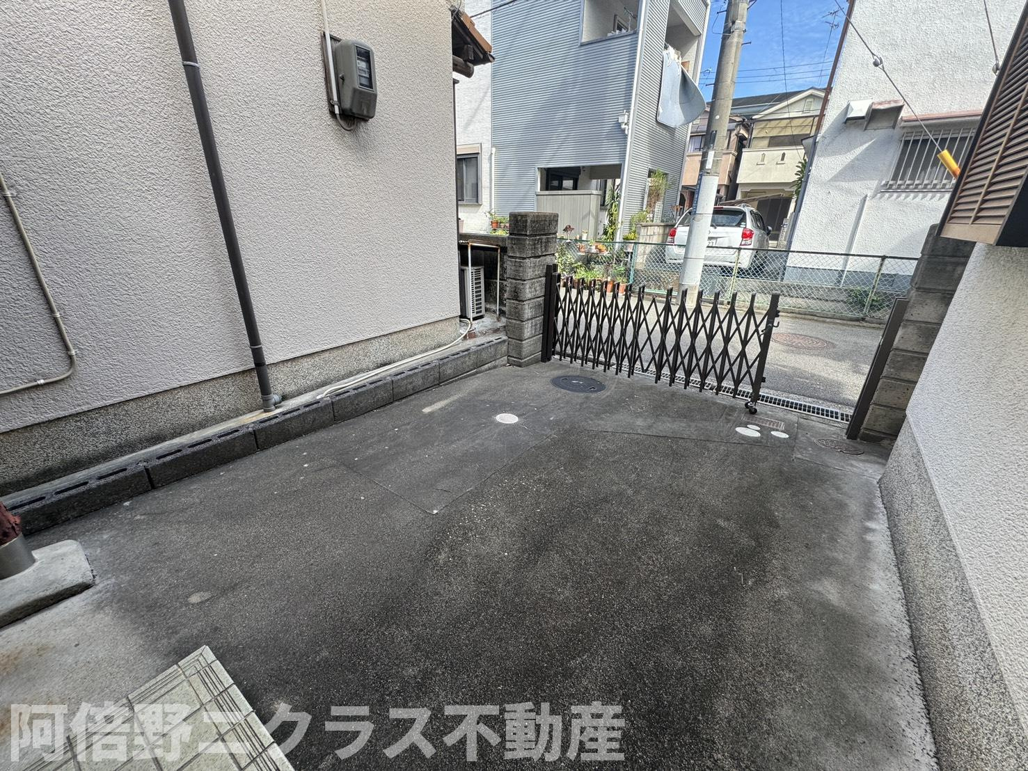 松原市小川５丁目貸家の駐車場