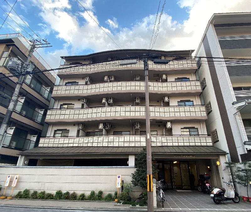 アンピール伏見桃山の外観