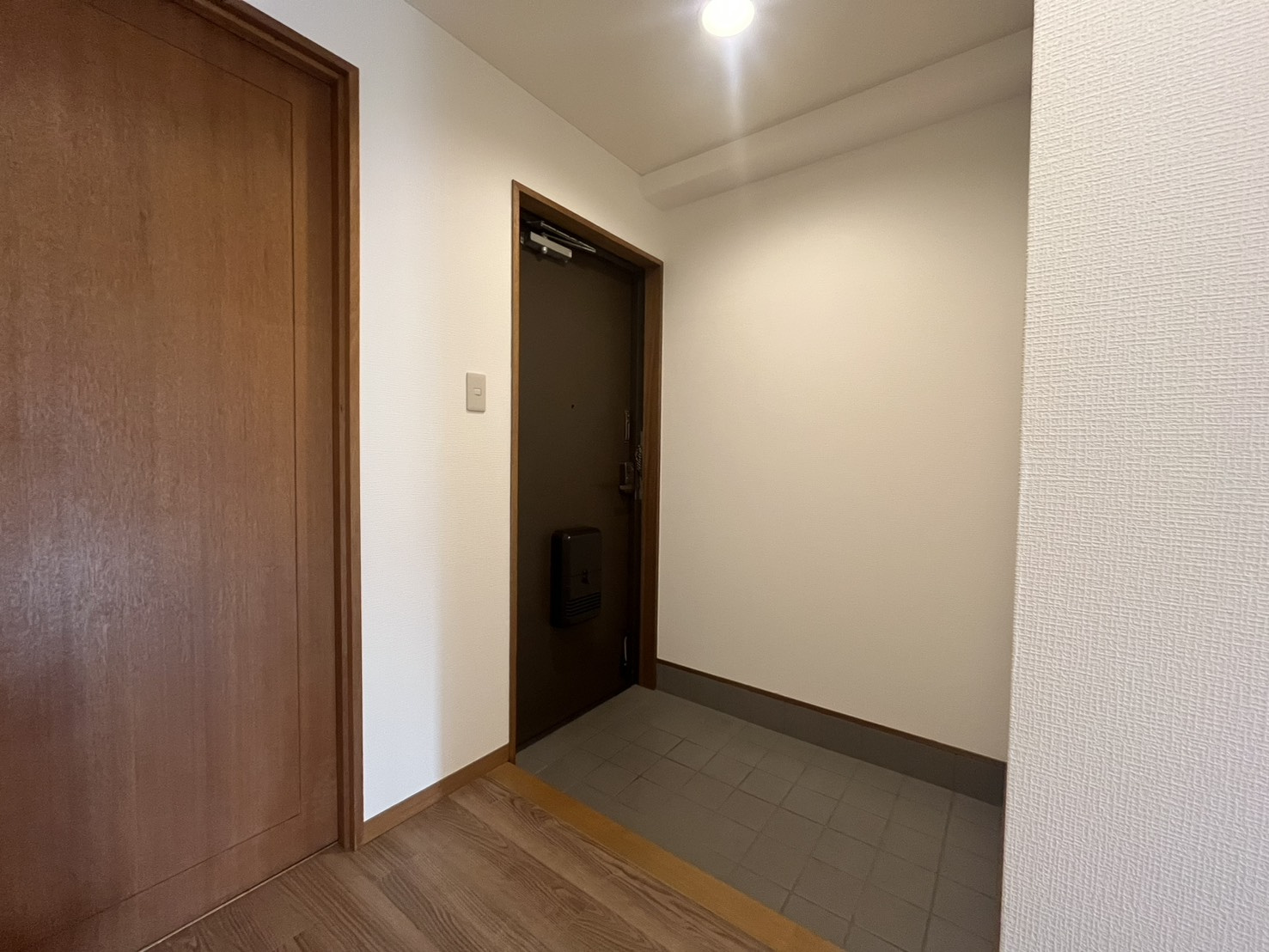 プレズィール衣笠の玄関
