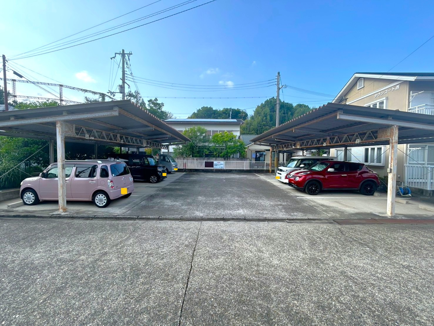 タウンコート西Ａの駐車場