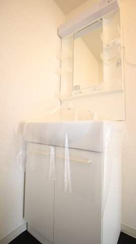 サミータウンEの洗面所|ゆったりとスペースのある洗面所