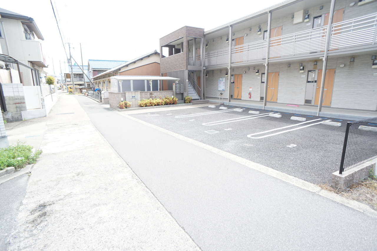 クレイノカンナの駐車場