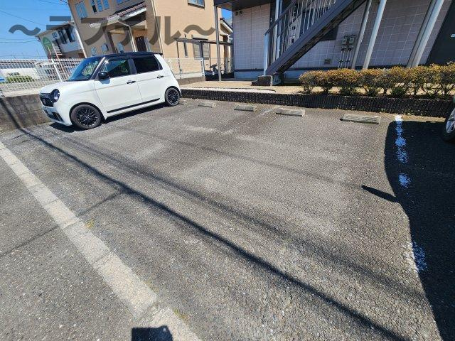 コンフォート狭山台の駐車場