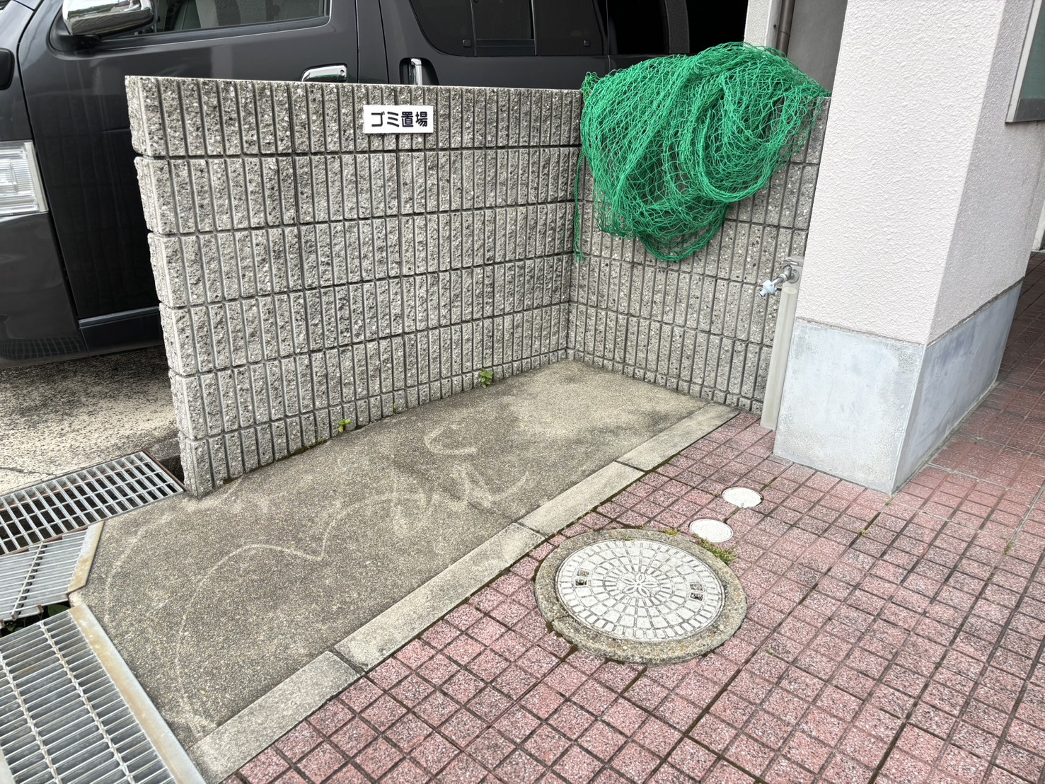 プチコート前田の駐車場