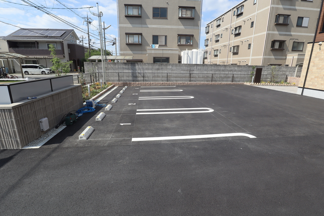 メゾン　リアリⅢの駐車場