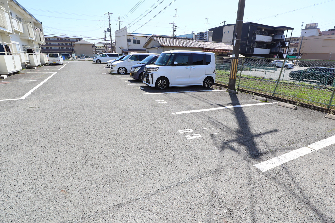 アネックス石川Ｃ棟の駐車場