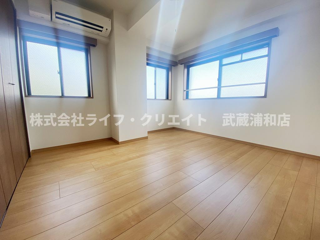 ブランシュ上の台の寝室