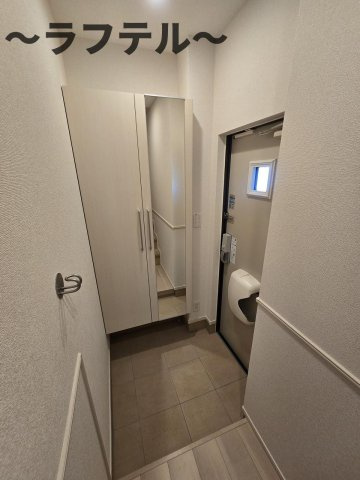ヒカルサ狭山の玄関|同メーカー施工　別部屋イメージ写真