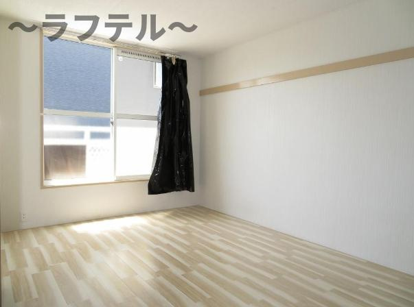 プラムハイツの洋室