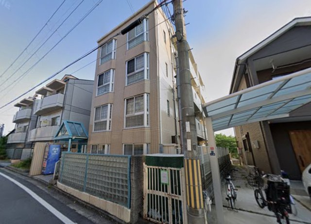シャルルあやめ池の外観