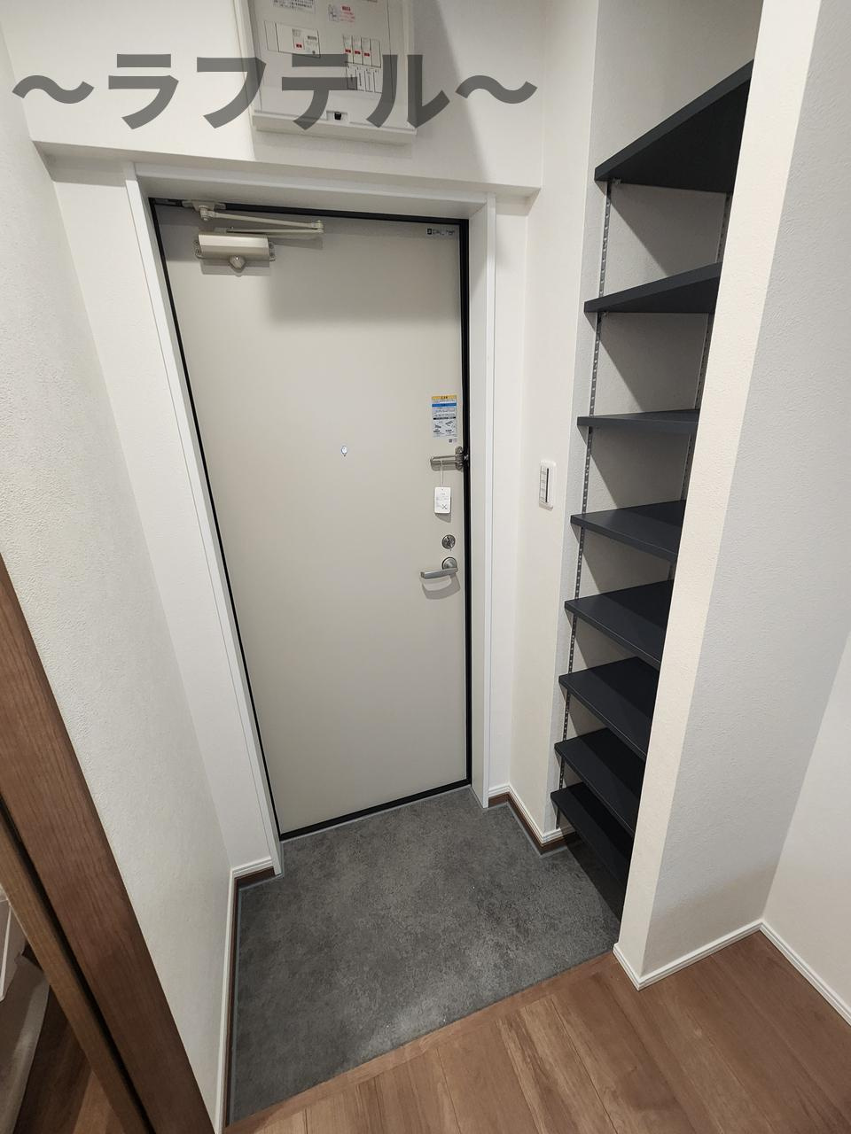 MELLAS新狭山Ⅲの玄関