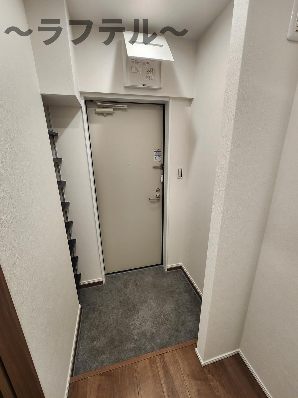 MELLAS新狭山Ⅲの玄関