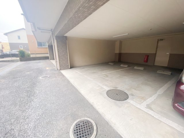 メゾンドクレールの駐車場