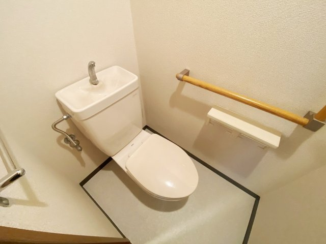 メゾンドクレールのトイレ|別号室の参考写真です。
