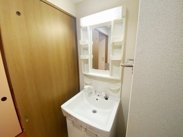 メゾンドクレールの洗面所|別号室の参考写真です。