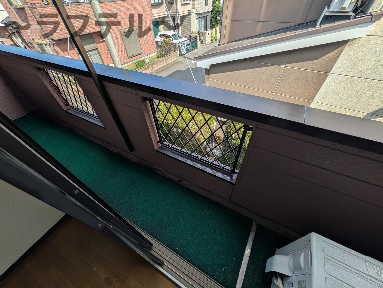 所沢市東狭山ケ丘２丁目のアパートのバルコニー