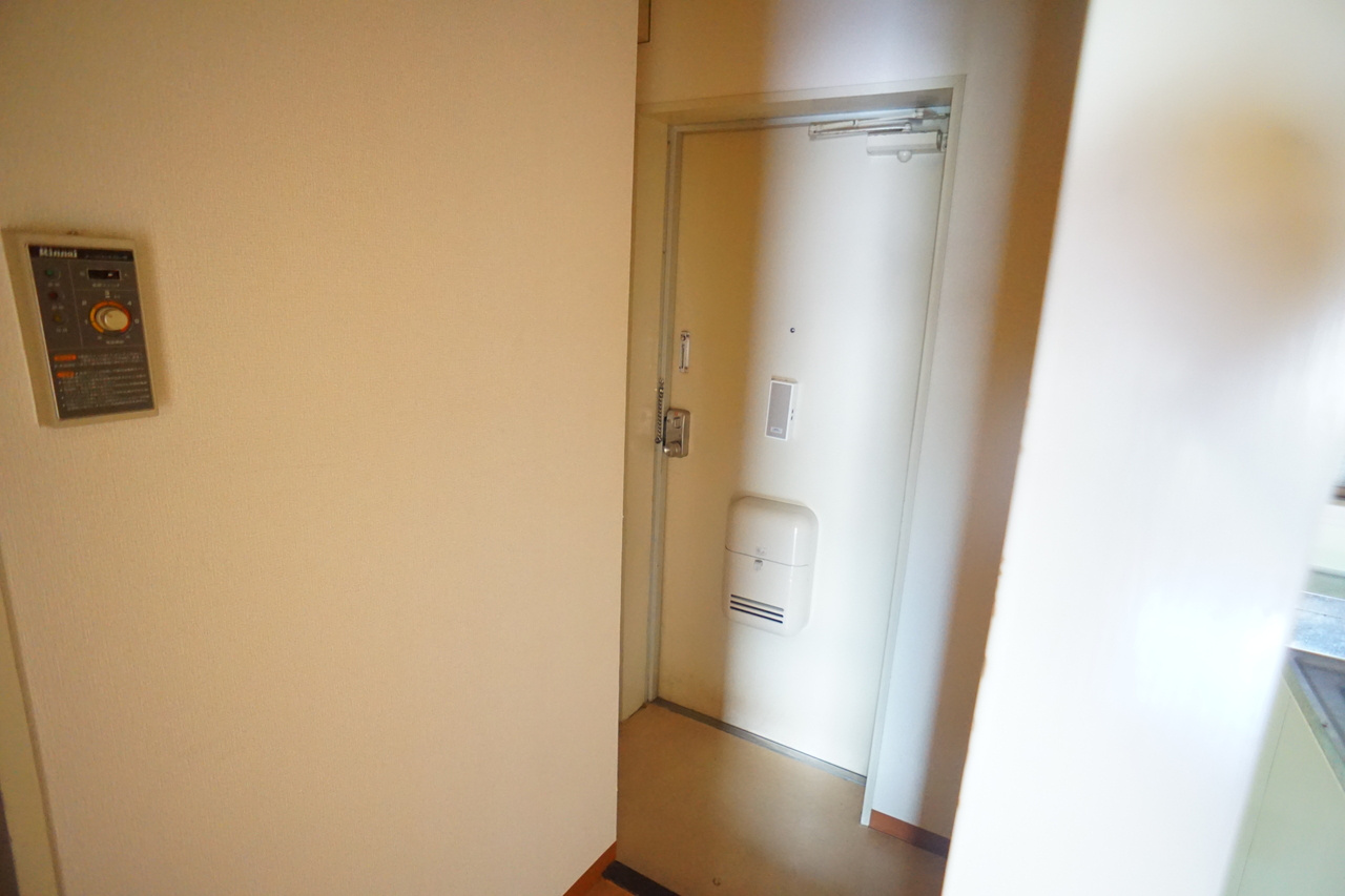 サンハイツ新大宮の玄関