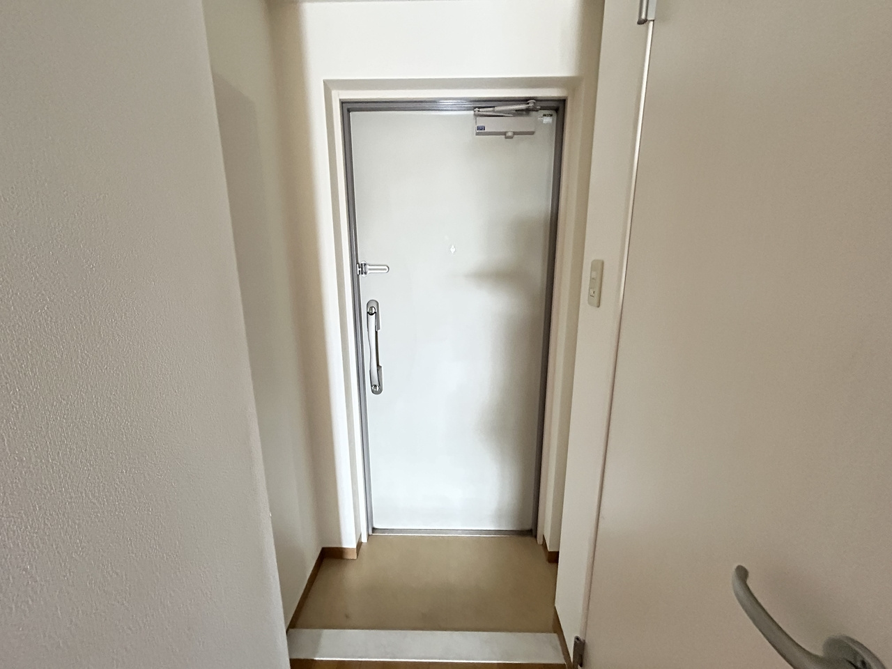 チェリッシュハイムの玄関|別号室参考写真です。