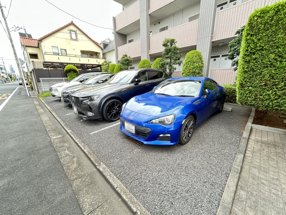 チェリッシュハイムの駐車場