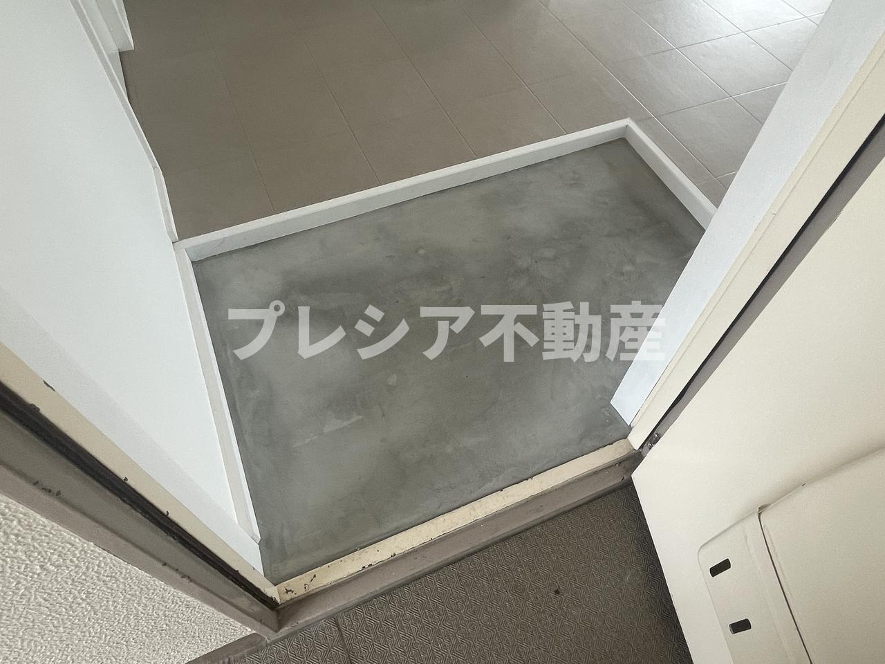 青山台住宅60号棟の玄関
