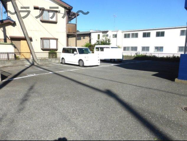トゥインクル広瀬の駐車場