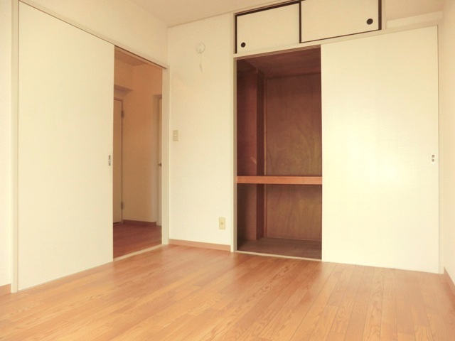 リバーサイドパークの収納|★洋室北側の収納画像です★