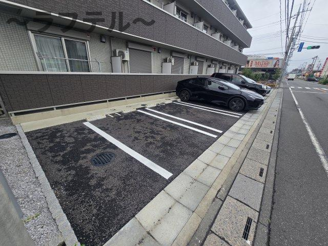 プレミールの駐車場